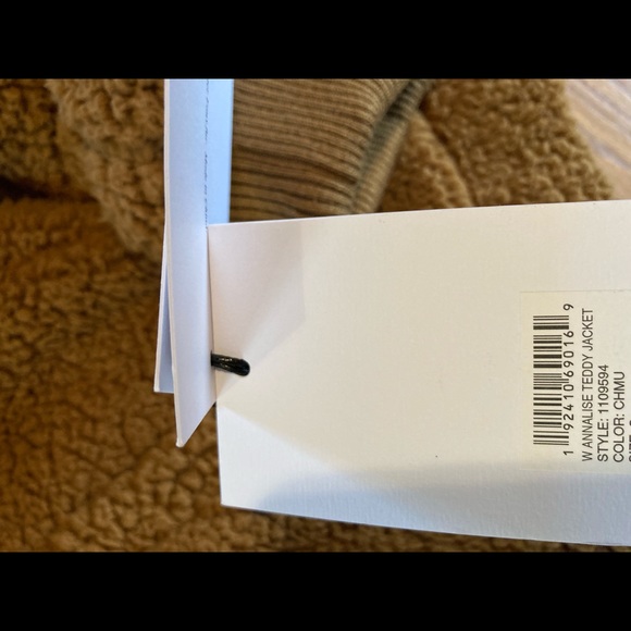 Brand new size small UGG Teddy jacket - Picture 3 of 3